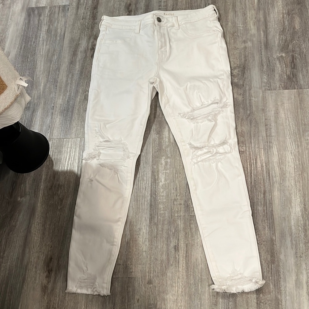 NWOT American Eagle White Hi-Rise Distressed Jegging - Size 16